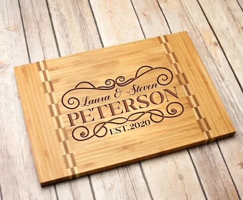 Vista 8 de Tabla de cortar personalizada Mr and Mrs Regalo de boda para pareja Tabla de cortar grabada personalizada