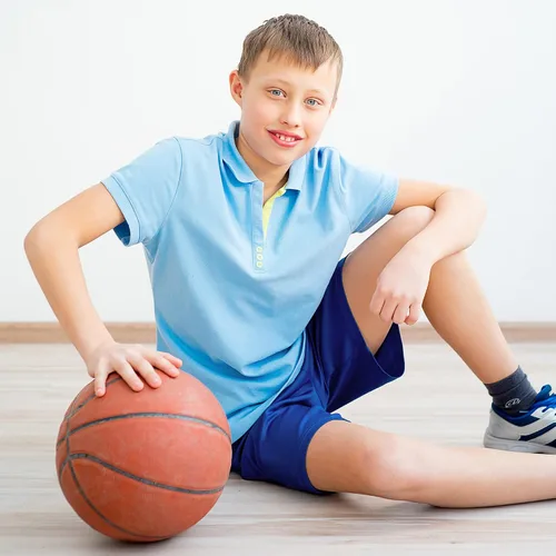 Vista 3 de Pantalones cortos deportivos para niños, elásticos, de secado rápido, pantalones cortos deportivos de fútbol para niños con bolsillos