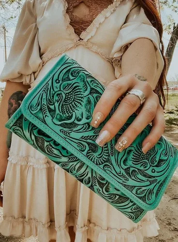 Vista 3 de Cartera hecha a mano para mujer. Herramientas ricas y profundas.