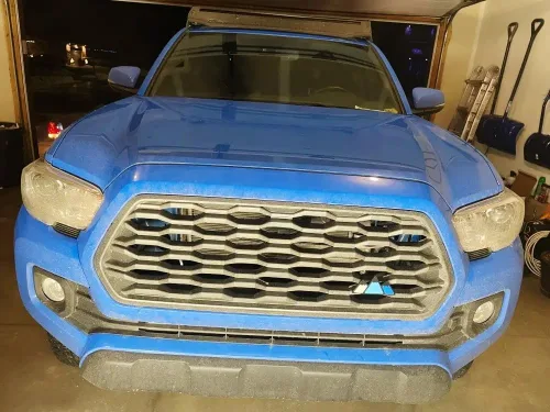 Vista 5 de iJDMTOY Emblema de rejilla de estilo retro de 3 colores en forma de montaña compatible con Toyota Tacoma Tundra 4Runner FJ Cruiser RAV4 Hilux, etc.