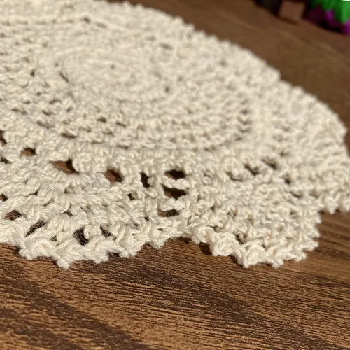 Vista 5 de Hsvanyr Juego de 2 posavasos redondos de algodón con diseño floral, color beige para mesa de comedor