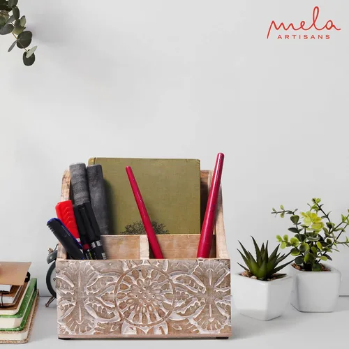Vista 4 de Mela Artisans Organizador de escritorio de madera blanqueada de 7.2 x 7.3 pulgadas, soporte de correo de madera con almacenamiento de múltiples