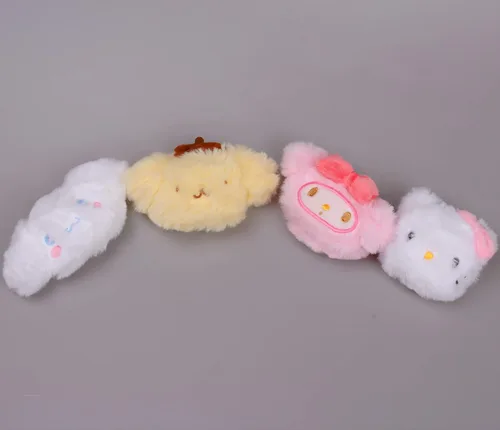 Vista 6 de Oqqituy Lindo llavero de felpa de dibujos animados, llavero de piel sintética Kawaii para mujeres y niñas