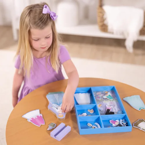 Vista 2 de Melissa & Doug Disney Cenicienta Princesa - Juego de muñecas magnéticas de madera para vestir, 30+ piezas