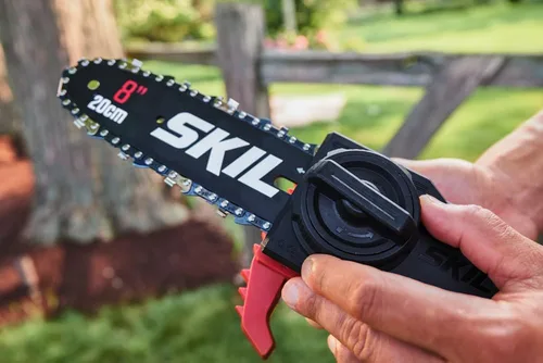 Vista 5 de SKIL PS4563B-10 PWR CORE 20 8" 20V Kit de sierra de poste, incluye batería de litio de 2.0 Ah y cargador, rojo