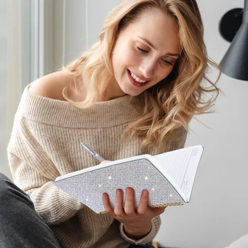 Vista 4 de Jetec 2 cuadernos con diamantes de imitación en espiral y juegos de bolígrafos de cristal y diario, cuaderno de viaje con diamantes para mujeres