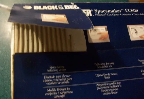 Vista 5 de Black & Decker EC600 Spacemaker Abrelatas debajo del mostrador