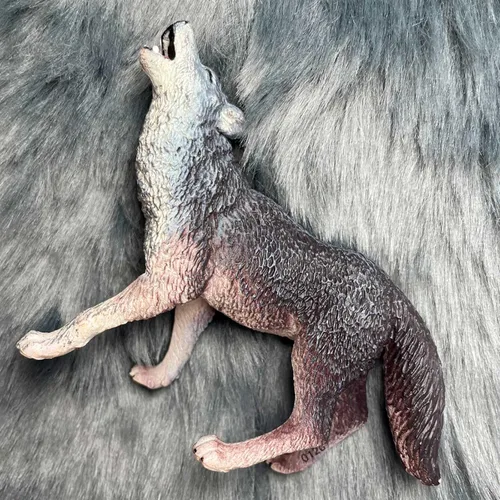 Vista 8 de Safari Ltd. Figura de lobo gris, figura detallada de plástico de 3.75 pulgadas, divertido juguete educativo para niños, niñas y niños a partir de 1