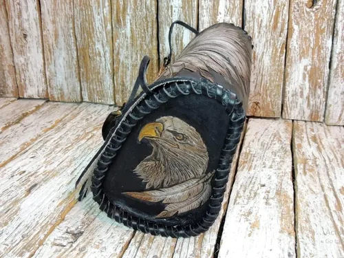 Vista 3 de Cráneo indio, hombre rojo, nativo americano, jefe, tubo, águila calva, lobo gris, bolsa de herramientas de motocicleta de cuero genuino 3D, bolsa