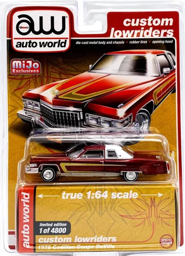 Vista 2 de 1976 Cadillac Coupe DeVille Borgoña y Blanco con Ruedas Cromadas Lowriders Ltd Ed a 4800 piezas 1/64 Modelo de automóvil fundido a presión por