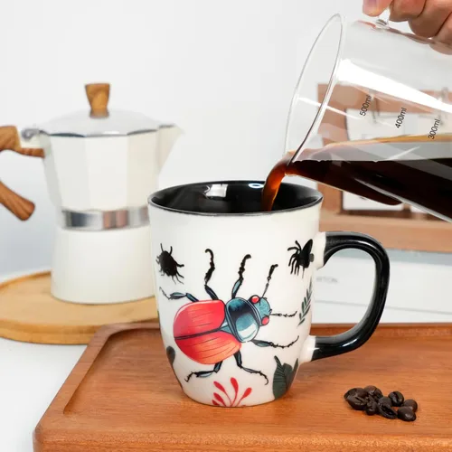 Vista 5 de Taza de Escarabajo de 16 oz que Cambia de Color - Taza de Café de Cerámica para Amantes de los Insectos - Regalo Novedoso con Temática de Insectos