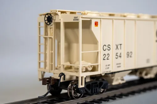 Vista 4 de Bachmann Trenes - Tolva cubierta de dos bahías PS-2 - Versión tardía - CSX® #225492 - Escala HO