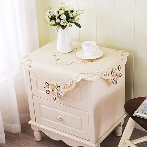 Vista 8 de LeLehome - Mantel de encaje bordado con flores cafés, color crema y beige, diseño clásico y tela que no se arruga para mesa de comedor