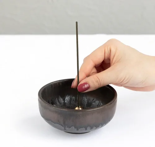 Vista 3 de Asayu Japan Varitas de incienso con bajo contenido de humo para meditación matutina o nocturna, relax o yoga, hecho en Japón 1.41 oz - Jazmín
