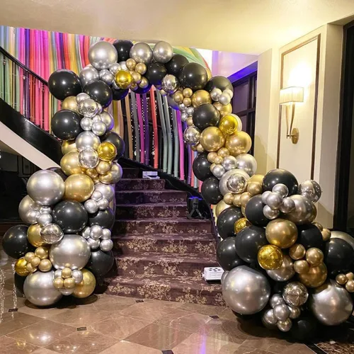 Vista 5 de Juego de 60 globos de color negro dorado y plateado, 60 globos metálicos cromados dorados y plateados de 12 pulgadas para cumpleaños, boda