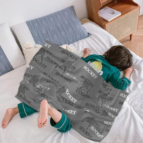 Vista 3 de Manta de bebé de hockey de 30 x 40 pulgadas, manta de forro polar reversible gris con diseño de hockey sobre hielo, manta de felpa ultrasuave