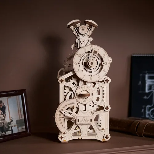 Vista 2 de UGEARS - Reloj de motor 3D rompecabezas de madera para adultos - Kits