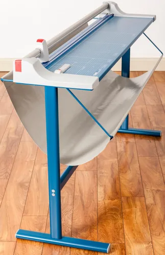 Vista 7 de Dahle 446s - Cortadora rotativa prémium con soporte, longitud de corte de 36 pulgadas, capacidad de 25 hojas, autoafilado, abrazadera automática