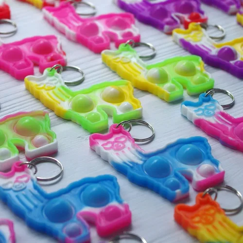Vista 8 de Paquete de 30 llaveros de alpaca con diseño de arcoíris a granel, lindas llamas, de alpaca, regalo de burbujas para adultos, niños y niñas, regalos