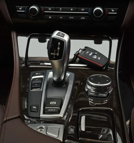 Vista 6 de Funda protectora de silicona compatible con BMW Trapezoid Style Key FOB – 3 botones y correa para la muñeca – Comprueba la configuración