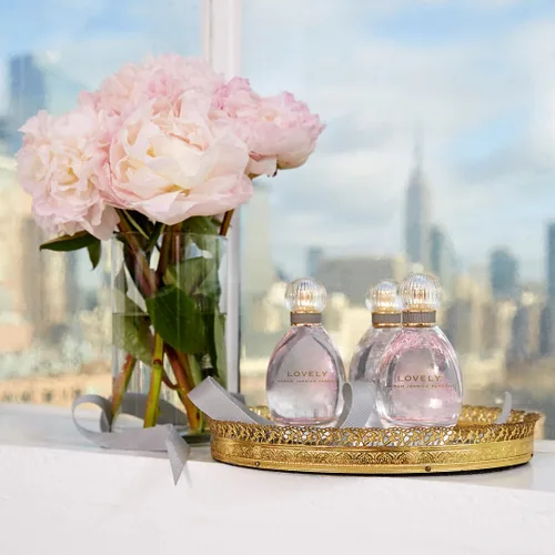 Vista 6 de Lovely Sarah Jessica Parker Eau De Parfum Espray, 3.4 onzas líquidas