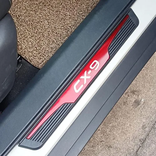 Vista 2 de Kit de protector de umbral de puerta inoxidable para Mazda CX-9 2017-2023 Accesorio interior (rojo)