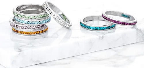 Vista 6 de Kate Bissett Anillos apilables con cristales de Swarovski, piedra natalicia
