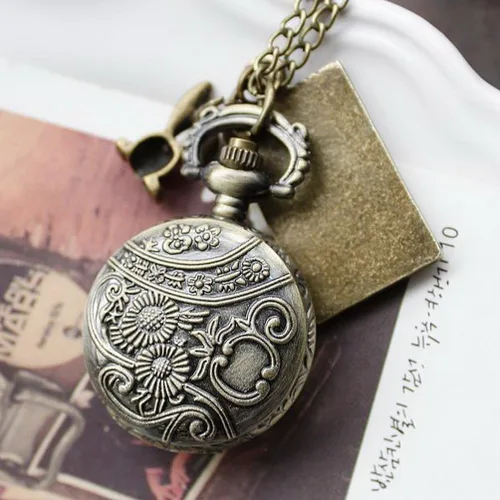 Vista 4 de Vintage Drink Me - Reloj de bolsillo con collar de cuarzo Alicia en el país de las maravillas