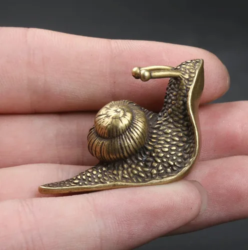 Vista 5 de GEEYOU Personalidad cobre puro mini estatua de caracol colección chino antiguo bronce adorable adornos de animales retro escritorio latón antiguo té
