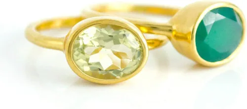 Vista 84 de Oval Birthstone Ring Bezel Set in Vermeil Gold, Sterling Silver, or Rose Gold, Stacking Birthstone Ring [rOMB]