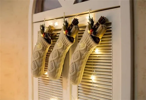 Vista 7 de Paquete de 3 medias de Navidad, 14 pulgadas, calcetines de punto trenzado, regalos y decoración para vacaciones familiares, decoración de fiesta