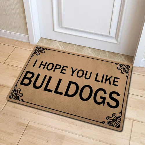 Vista 2 de Tapete divertido de bienvenida con texto en inglés "I Hope You Like Bulldogs", con parte trasera de goma antideslizante (23.6 x 15.7 pulgadas)