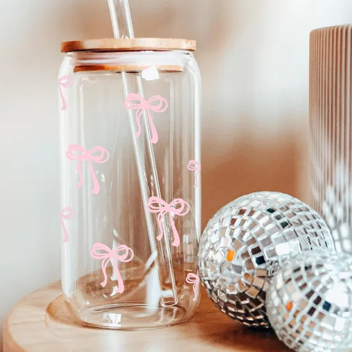 Vista 6 de BIPEDS Coquette Tazas de vidrio lindas con moño rosa y tapas y pajitas, taza de café helado estética, taza de diseño preppy femenino, regalos