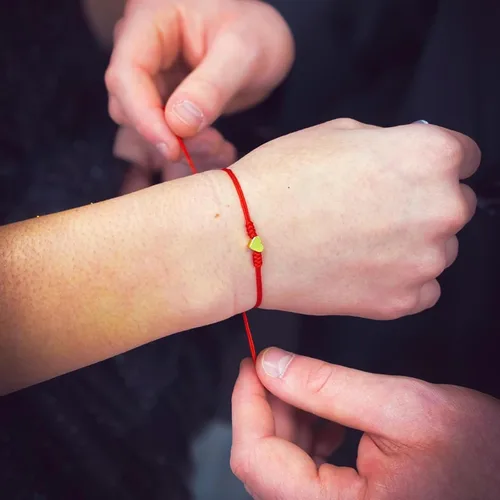Vista 20 de Regalos para el día de la madre para mamá, hilo rojo, para madre e hija, juego de 2 pulseras de corazón a juego para mamá y yo, pulsera roja
