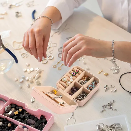 Vista 6 de Regalos para compañeras de trabajo para mujeres, joyero de viaje, citas inspiradoras, dama líder, compañera de trabajo, apreciación de cuero