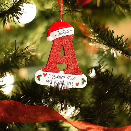 Vista 2 de Adornos de letras iniciales de Navidad personalizadas, sombrero rojo, letras de adorno para árbol de Navidad, decoración colgante de Navidad (A)