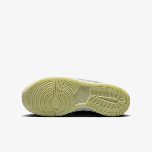 Vista 240 de Nike Kid's Dunk Low Sneaker