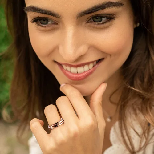 Vista 8 de Bestyle Anillos entrelazados para mujeres y niñas, anillos cruzados apilables de acero inoxidable en tono plataorooro rosanegro, anillo de promesa