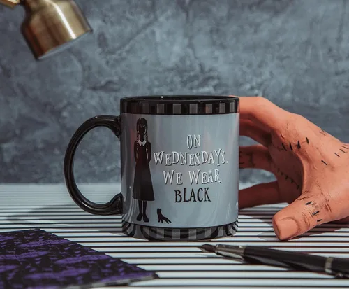 Vista 6 de Silver Buffalo Wednesday We Wear - Taza de cerámica negra, 20 onzas
