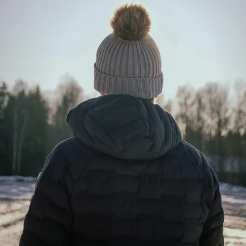 Vista 5 de ZOORON Gorro de invierno para mujer, de punto grueso, de piel sintética, pompón, gorro holgado
