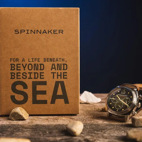 Vista 4 de Reloj Spinnaker Hull para hombre Cronógrafo con movimiento Meca-Quartz, caja de acero inoxidable de 42mm con almohadillado, correa de cuero