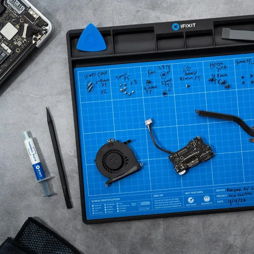 Vista 4 de iFixit FixMat - Organizador magnético de tornillos y piezas para reparación electrónica