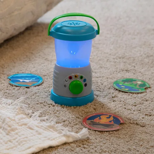 Vista 9 de Melissa & Doug Let's Explore Light & Sound - Juego de faroles para acampar