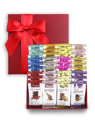 Vista 10 de Chuao Chocolatier Caja de regalo de muestra navideña, minibarras gourmet de chocolate negro y con leche, sin conservantes, para cestas de regalo