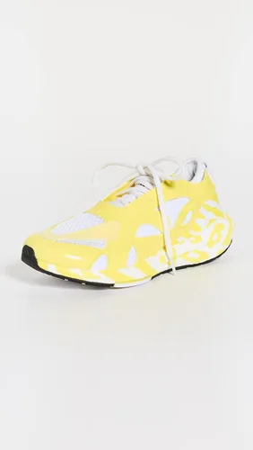 Vista 2 de adidas by Stella McCartney Women's Ultraboost 22 Graphic Sneaker