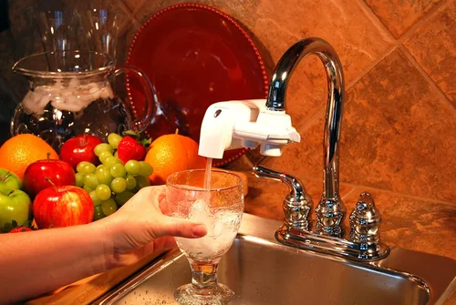 Vista 2 de Instapure Sistema de filtración de agua F8 Ultra Tap (blanco)