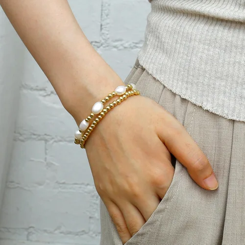 Vista 4 de Pulseras de cuentas de oro para mujer, perlas barrocas apilables, chapadas en oro de 14 quilates, pulsera de bolas elásticas para regalo de joyería