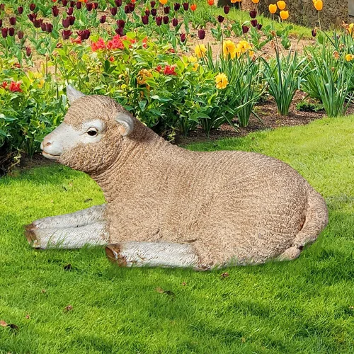 Vista 2 de Design Toscano Estatua de cordero de tamaño real de merino oveja: descansando