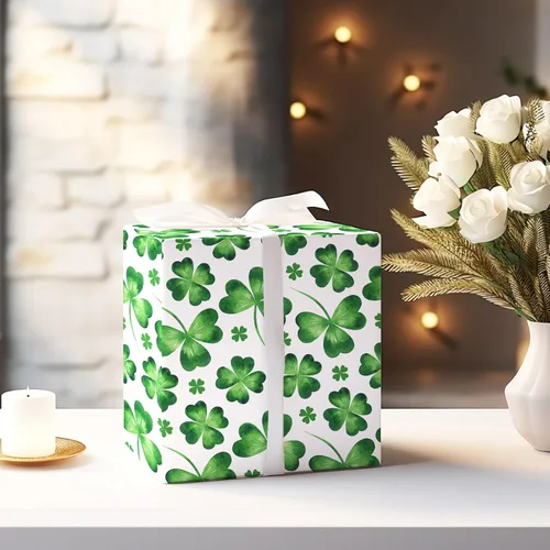 Vista 5 de Whaline 12 hojas de papel de regalo del día de San Patricio, papel de regalo de trébol de acuarela, papel de arte verde a granel, plegado plano