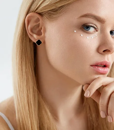 Vista 2 de Vivflavor - Juego de aretes de trébol de buena suerte para mujeres y niñas, collar clásico con colgante de trébol de 4 hojas, diseño de trébol
